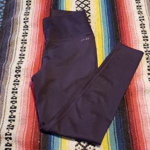 AR-33 Activewear Plum Leggings